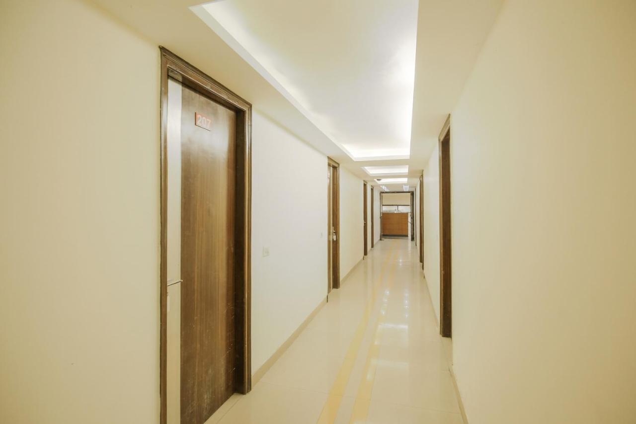 Collection O Sapphire Hotel Chandīgarh Exterior foto